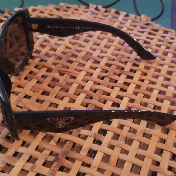 Prada sunglasses - Picture 2 of 6